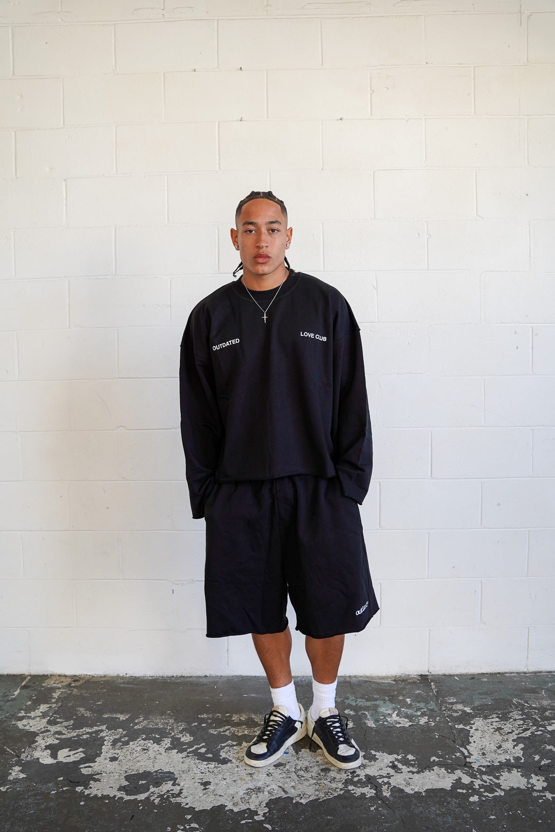Distressed Short Black