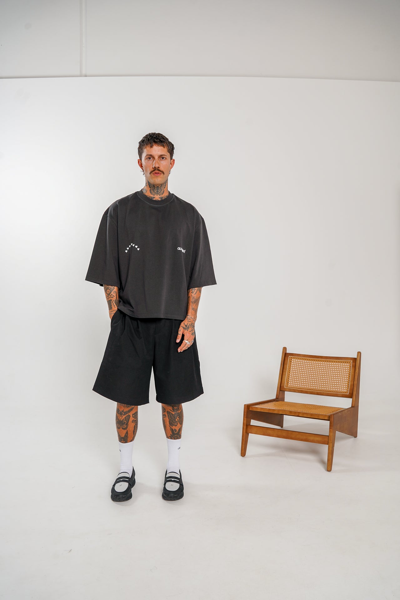 Rainbow Heart Tee Vintage Black